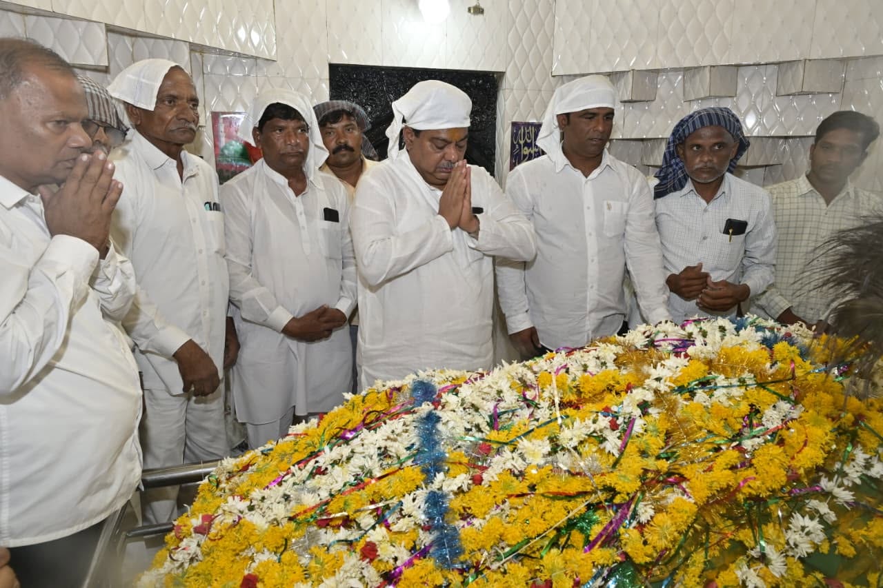 ಧಾರ್ಮಿಕ ಸ್ಥಳಗಳಿಗೆ ಸಚಿವ ಡಾ. ಎಂ.ಬಿ. ಪಾಟೀಲ ಭೇಟಿ