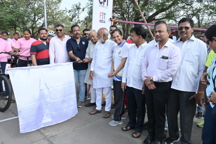 ಆಸ್ಮಿತಾ ವುಮೆನ್ಸ್ ಸೈಕ್ಲಿಂಗ್ ಲೀಗ್‌ಗೆ ಸಂಸದ ಜಿಗಜಿಣಗಿ ಚಾಲನೆ
