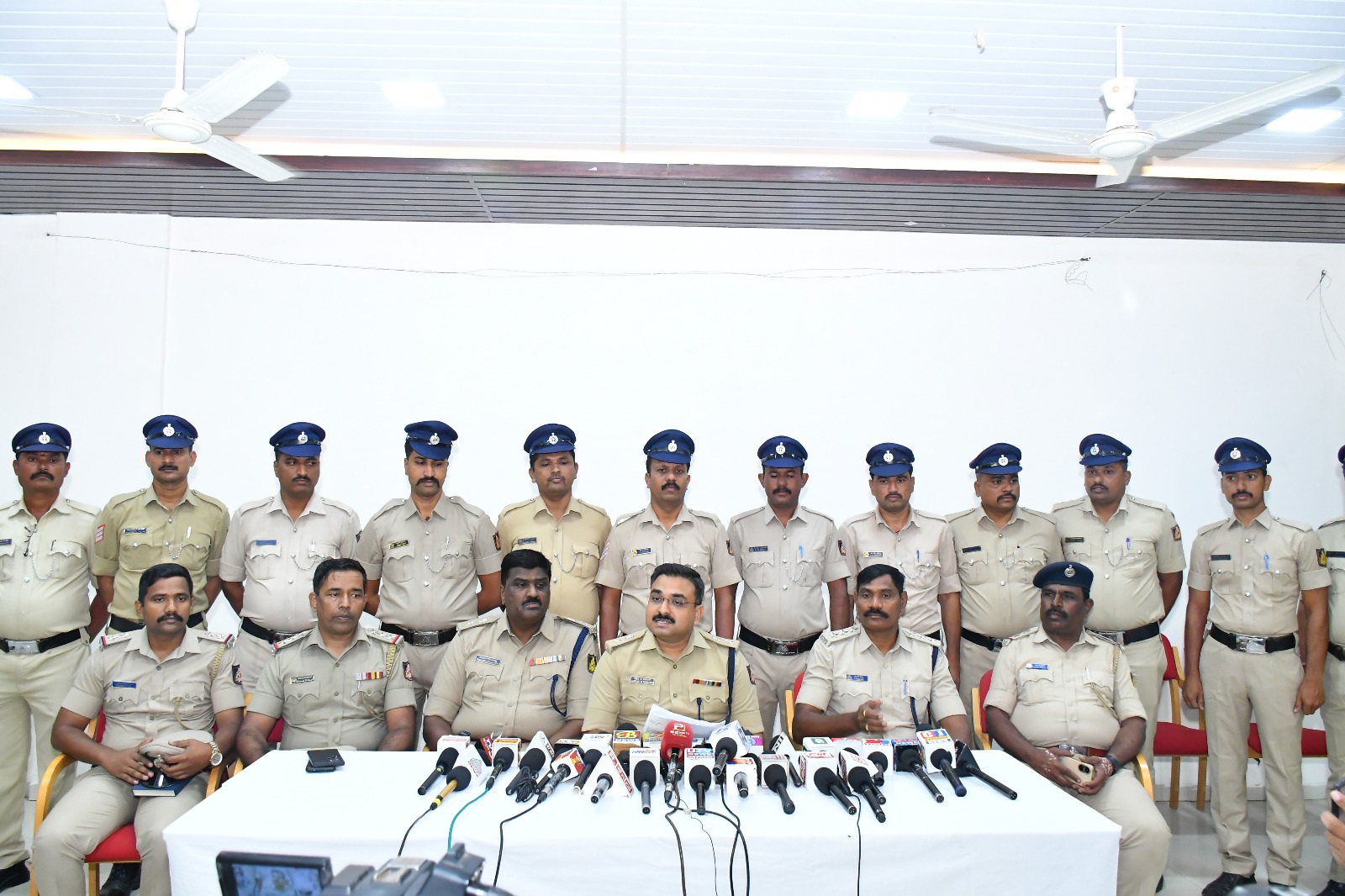 ವಿಜಯಪುರ ಪೊಲೀಸರ ಮಿಂಚಿನ ಕಾರ್ಯಾಚರಣೆ : 11.23 ಕೋಟಿ ರೂ. ಮೌಲ್ಯದ ಹಣ ಜಪ್ತು